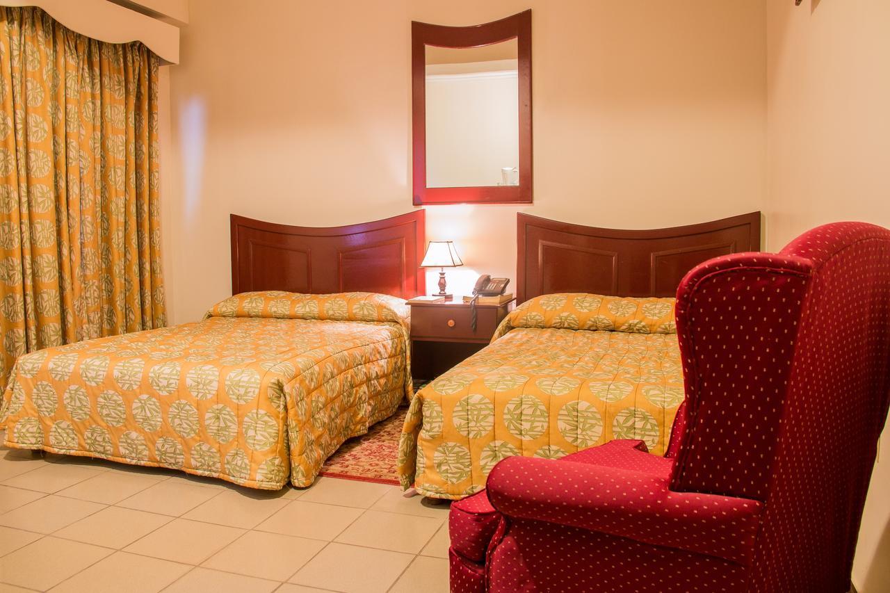 Regency Suites Hotel Georgetown Esterno foto