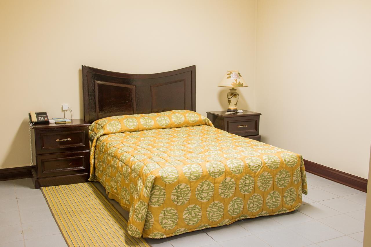 Regency Suites Hotel Georgetown Esterno foto