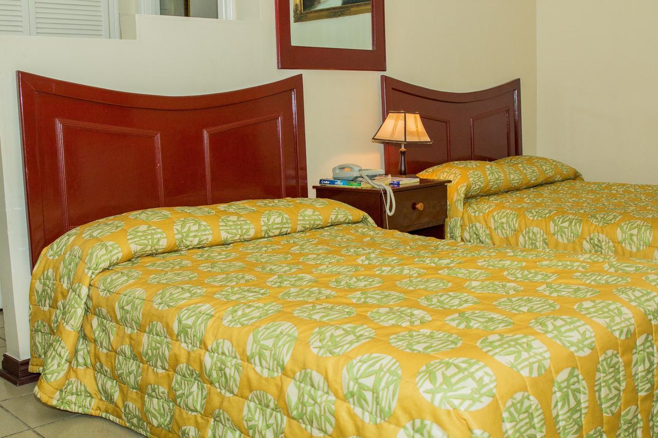 Regency Suites Hotel Georgetown Esterno foto
