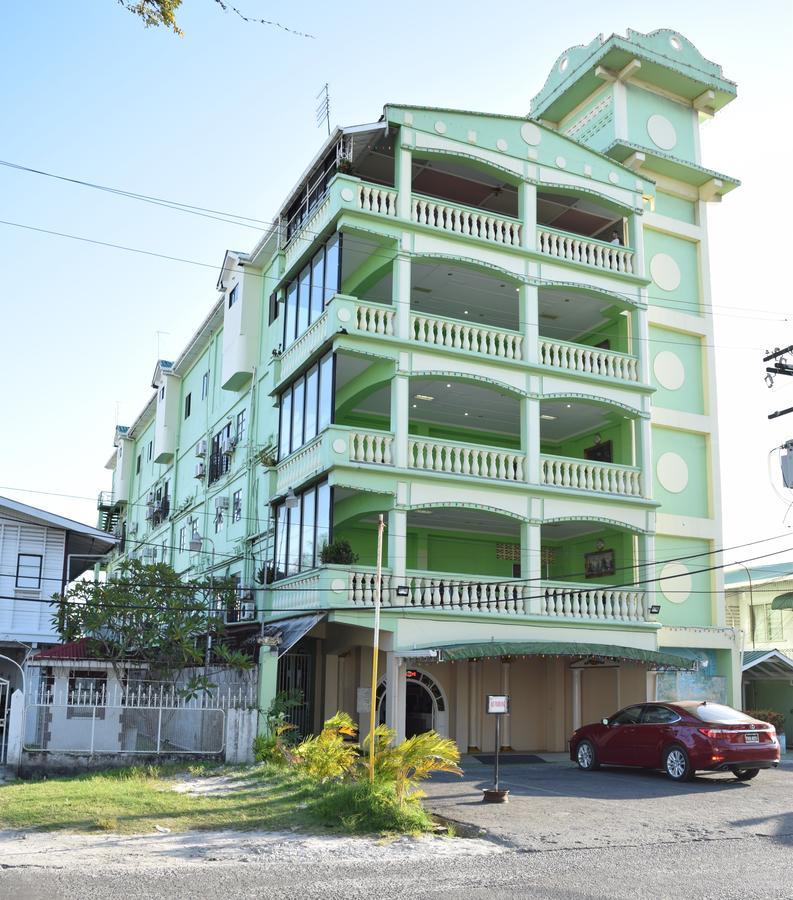 Regency Suites Hotel Georgetown Esterno foto