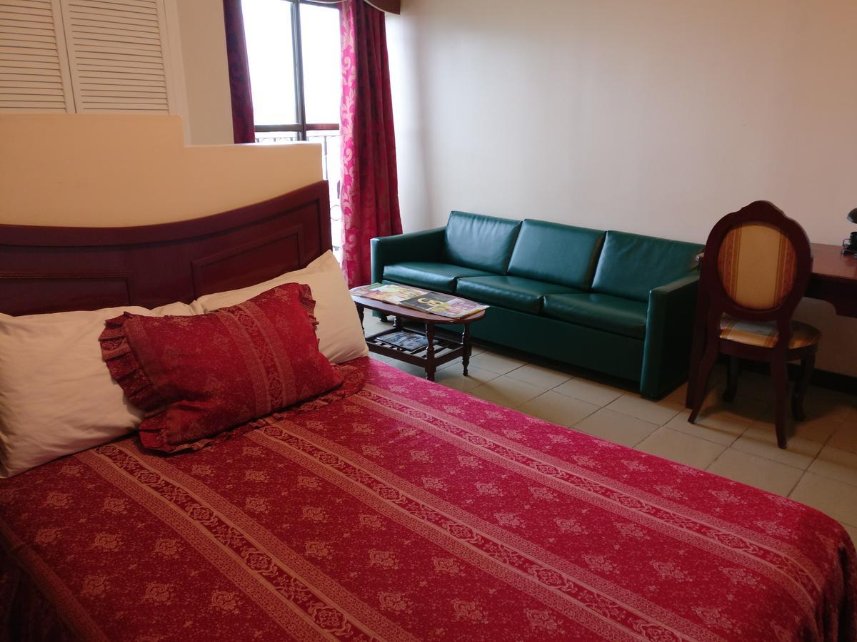Regency Suites Hotel Georgetown Esterno foto