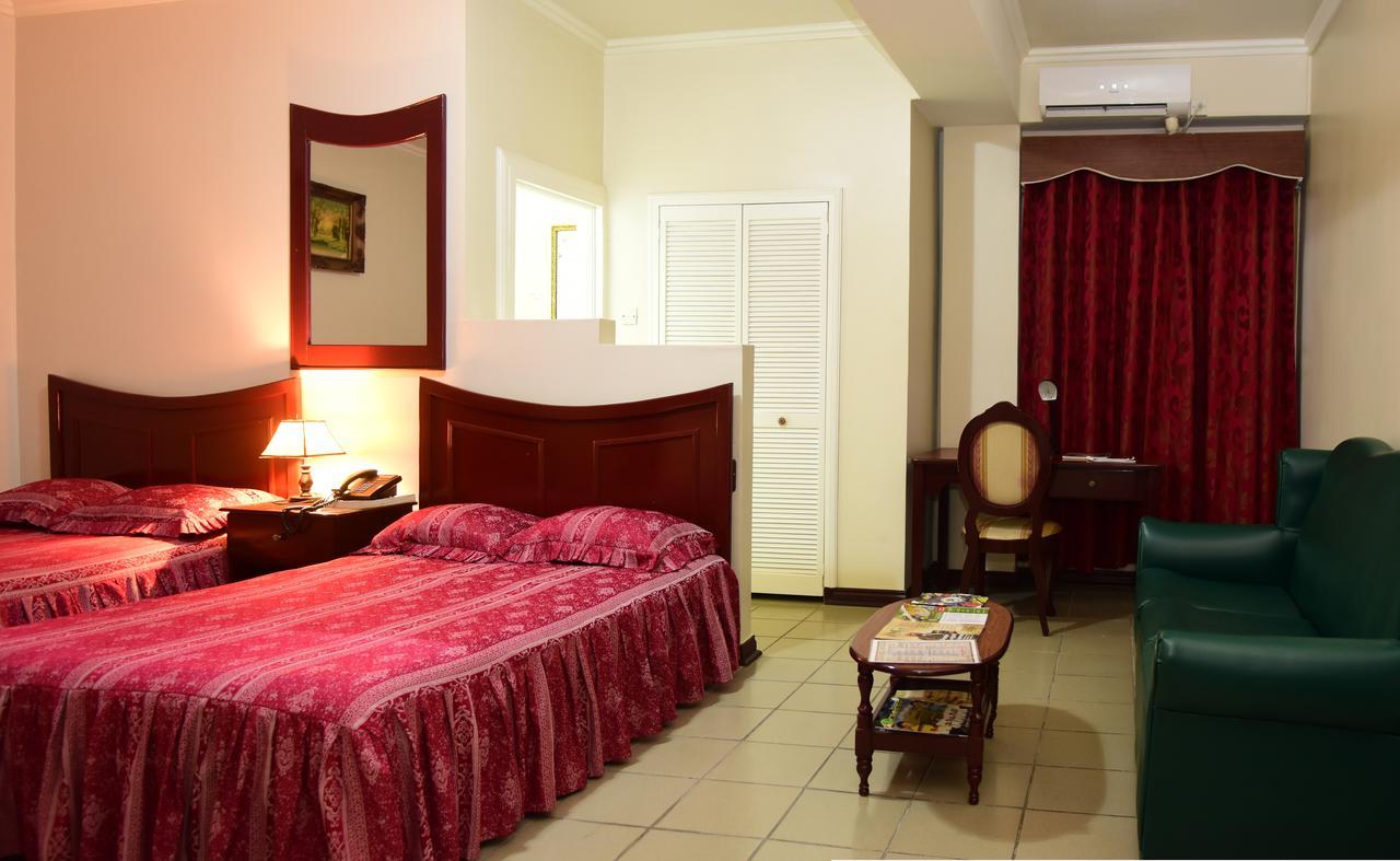 Regency Suites Hotel Georgetown Esterno foto